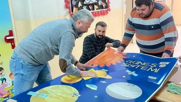 Köyceğiz Ortaokulu'nda kapılara bilgi donatımı yapıldı