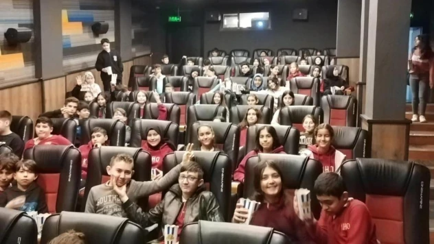 Köyceğizli öğrenciler 'Aybüke Öğretmen Oldum Ben' filmini izledi