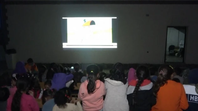 Köyde çocuklar için perde açıldı