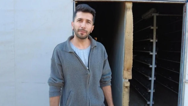 Köyünde kurduğu serada tek başına yılda 20 ton istiridye mantarı üretiyor