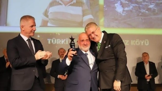 Köyünde sigara tüketimine savaş açan muhtar ödüllendirildi