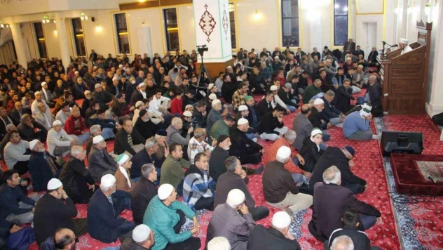 Kumluca'da yılbaşı akşamı Kur'an ziyafeti ve şehitlere dua gecesi düzenlendi