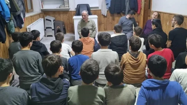 Kur'an kursu öğrencilerine ziyaret