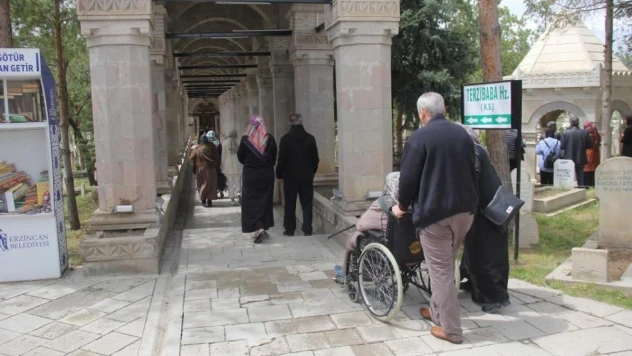 Kurban Bayramı arefesinde mezarlıklar ziyaretçiyle doldu