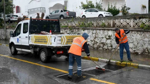 Kuşadası Belediyesi tüm ekipleri ile sahada