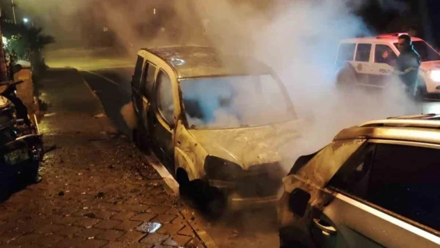 Kuşadası'nda araçların kundaklandığı iddiası