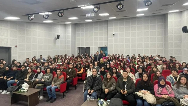 Kütahya'da 'İş arama becerileri' konferansı