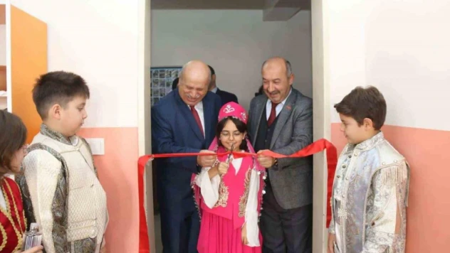 Kütahya'da 'Zamanda Yolculuk' isimli sergi açıldı