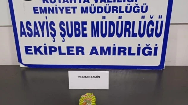 Kütahya'da 3 kişinin üzerinde uyuşturucu madde ve kesici alet ele geçirildi