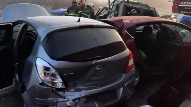 Kütahya'da 6 aracın karıştığı zincirleme trafik kazasında 2 kişi yaralandı