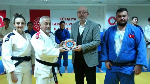 Kütahya'da judo ve atıcılıkta ulusal ve uluslararası yarışmalarda başarı elde eden sporcular ödüllendirildi