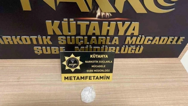 Kütahya'da kiraladığı araçta uyuşturucu bulunan sürücü tutuklandı