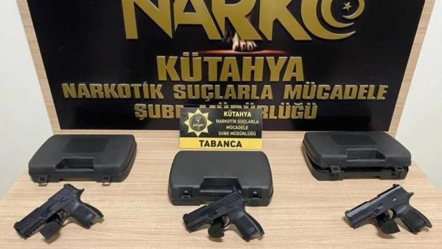 Kütahya'da kiralık araçta 3 adet ruhsatsız tabanca ele geçirildi