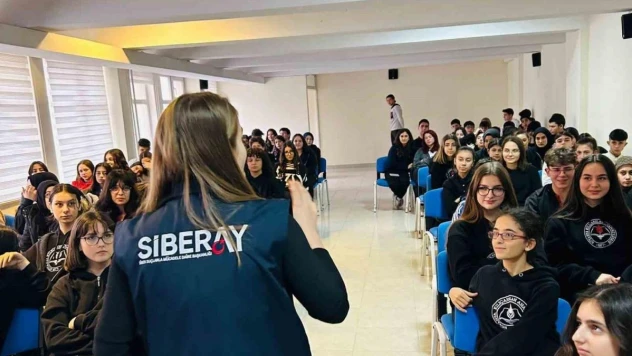 Kütahya'da lise öğrencilerine siber güvenlik, teknoloji bağımlılığı ve yasa dışı bahis anlatıldı