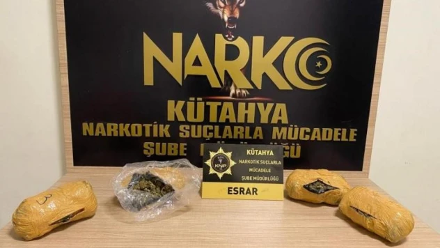 Kütahya'da otobüs yolcusunun çantasında 2 bin 116 gram esrar ele geçirildi
