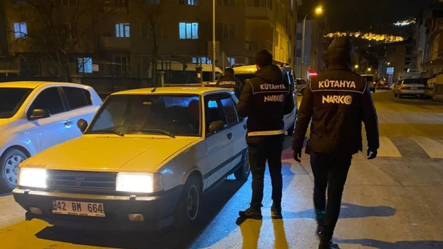 Kütahya'da polisin Narkoalan Uygulamasında uyuşturucu madde ele geçirildi