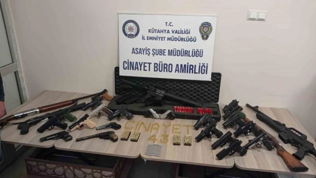 Kütahya'da silah ticareti yapan şahıslara yönelik 45 adrese operasyon: 16 gözaltı