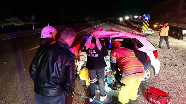 Kütahya'da tır ile otomobil çarpışması: 1 ölü, 1 yaralı