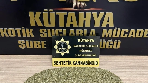 Kütahya'da uyuşturucu bulunan araçtaki 3 kişiden biri tutuklandı