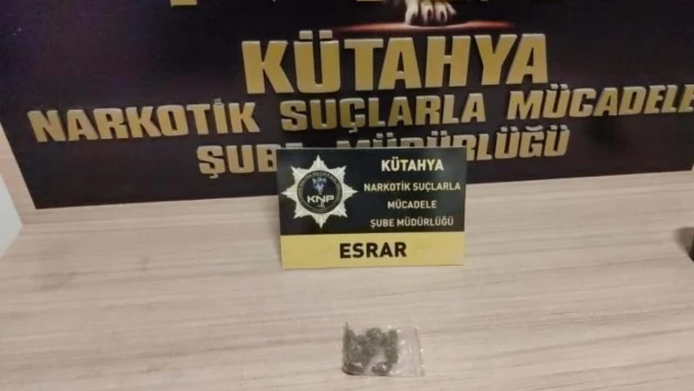 Kütahya'da yabancı uyruklu 2 şahsın üzerinde uyuşturucu ele geçirildi