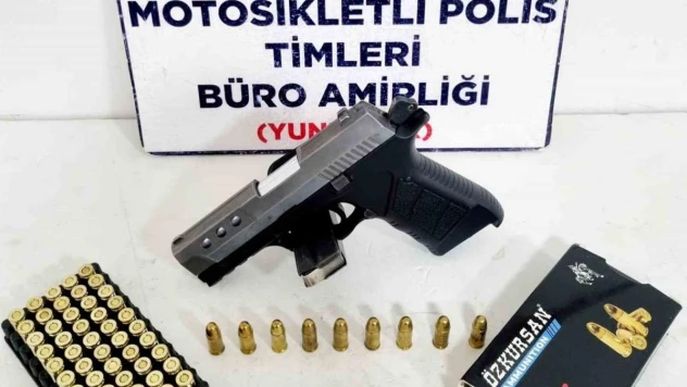 Kütahya'da Yunus Timleri ruhsatsız tabanca ele geçirdi