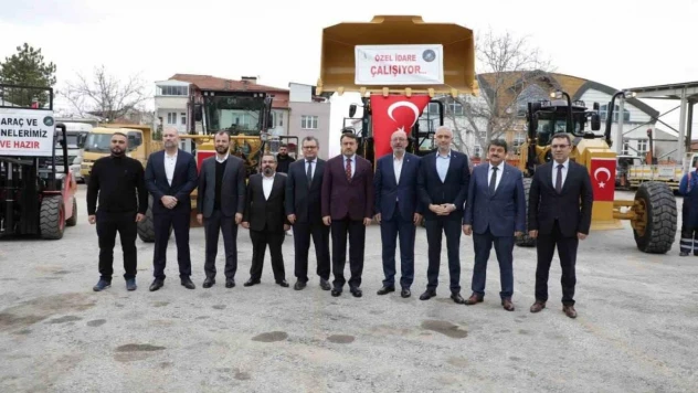 Kütahya İl Özel İdaresine 75 milyon TL değerinde iş makinesi ve araç hibe edildi