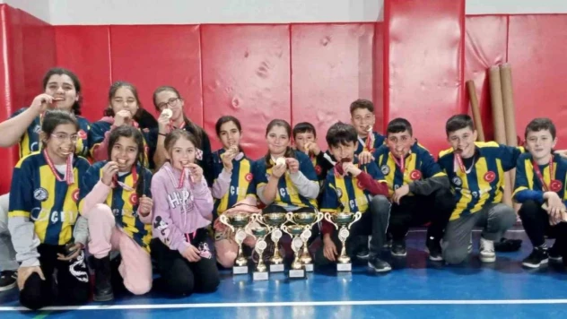 Kütahya'yı Sofular ilkokulu ve ortaokulu temsil edecek