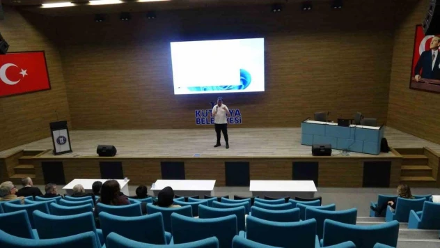 Kütahyalılar'a fotoğrafçılığı anlattı