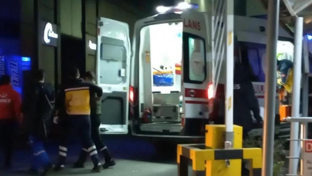 Lastik fabrikasında yangın: 8 işçi dumandan etkilendi