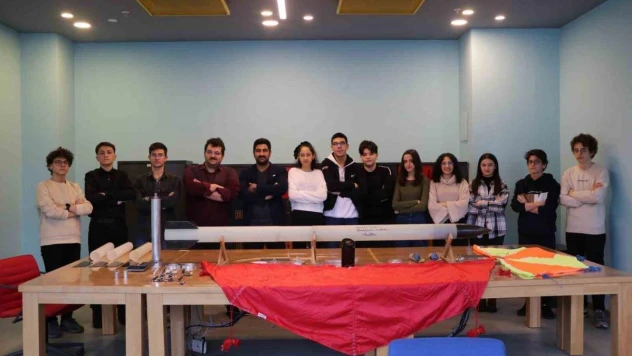 Lise öğrencileri yaptıkları roketle Rize'yi temsil edecekler