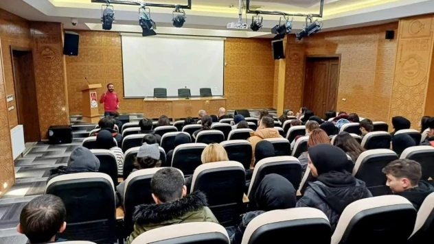 Lise öğrencilerine fotoğraf eğitimi verildi