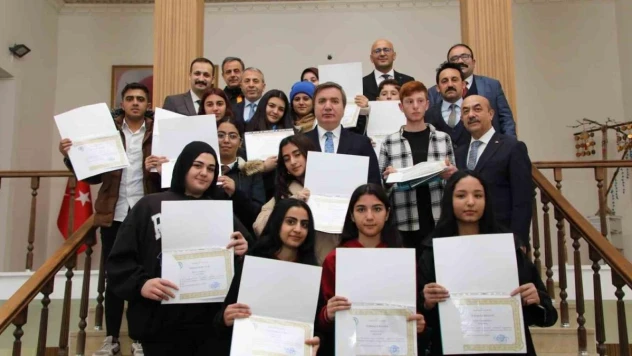 Liseli gençlerden örnek davranış