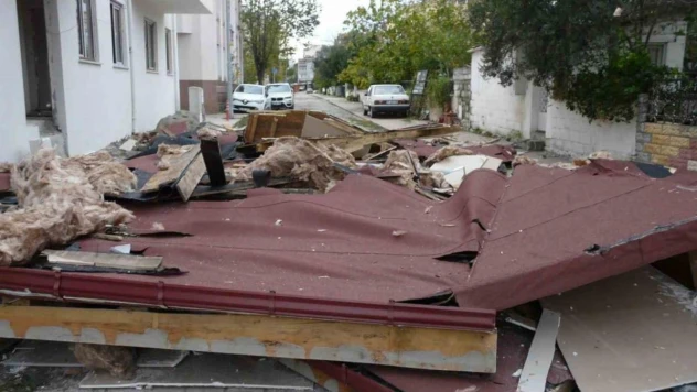 Lodos Sinop'un Gerze ilçesini vurdu