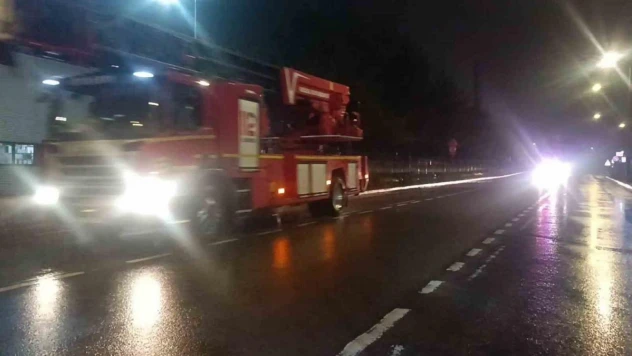 Madeni yağ fabrikasındaki yangın ekipleri harekete geçirdi