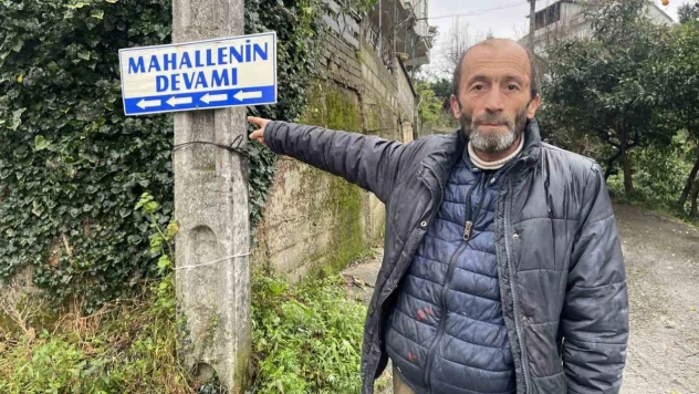 Mahallenin devamını tabelayla gösteriyor