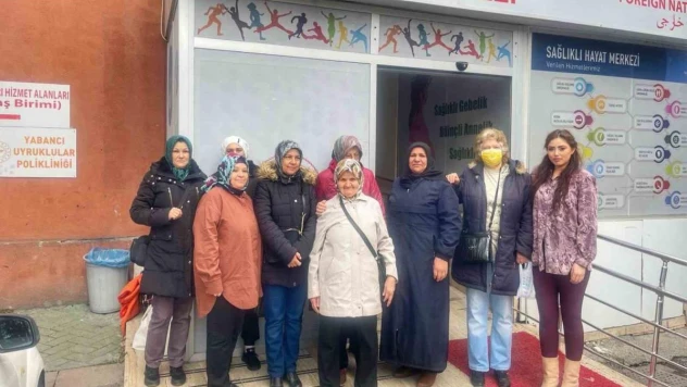 Mahallesindeki kadınlara 5 yıldır sağlık taraması yaptırıyor