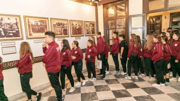 Makedon Halk Dansları Topluluğu Mersin'den memnun ayrıldı