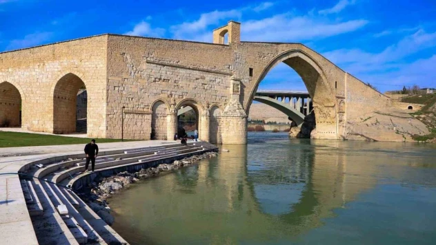 Malabadi Köprüsü'nde çevre düzenleme çalışmalarında sona geldi