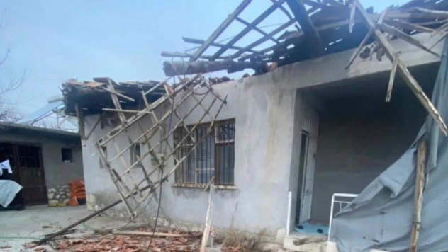 Malatya'da bir evin çatısı çöktü