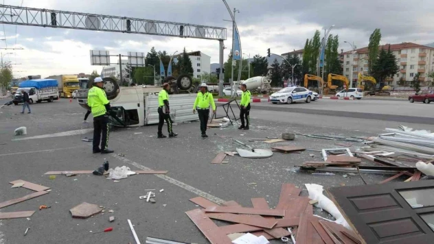 Malatya'da iki kamyonet çarpıştı: 3 yaralı