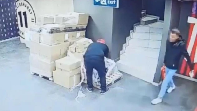 Maltepe'de müşteri gibi gelip yangın tüpünü çaldı