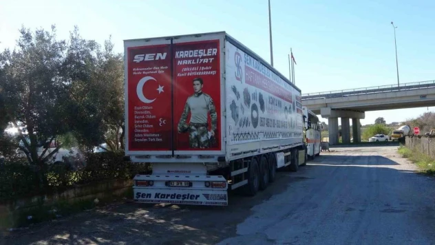 Manavgat'ta park halindeki tırdan 30 bin TL'lik kablo çalındı