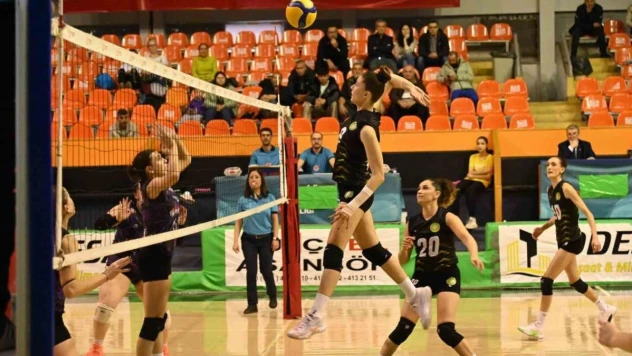 Manisa Büyükşehir'in sultanları yeni yıla galibiyetle başladı: 3-0