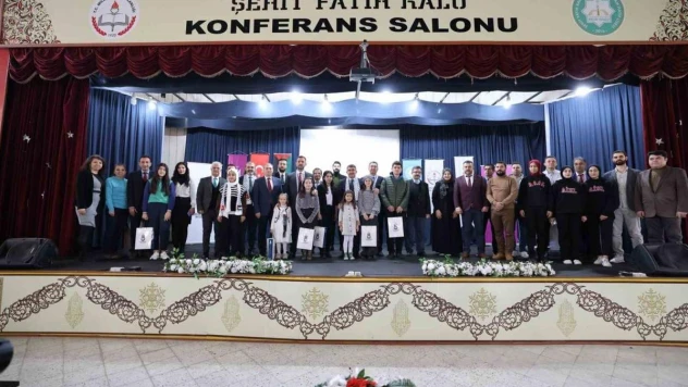 Manisa'da 'Kalbimdeki İyilik Filistin' adlı şiir yarışması düzenlendi