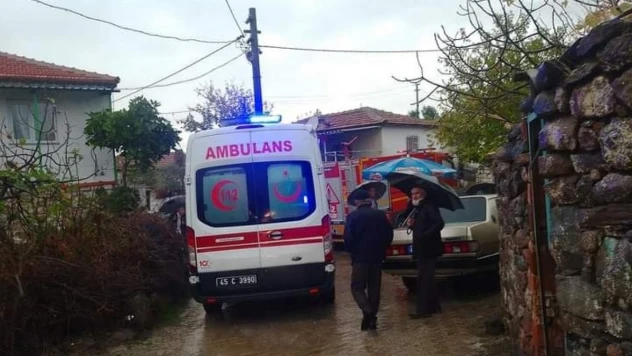 Manisa'da evin çöken duvarının altında kalan 91 yaşındaki kadın yaralandı