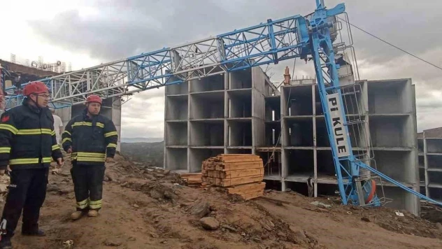 Manisa'da vinç devrildi: 1 ölü