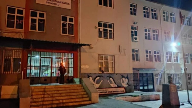 Manisa Emniyetinden okul bahçelerine gece kontrolü