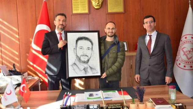 Manisa İl Milli Eğitim Müdürü Uğurelli'yi duygulandıran hediye