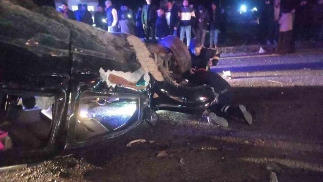 Mardin'de hafif ticari araç ile otomobil çarpıştı: 4 yaralı