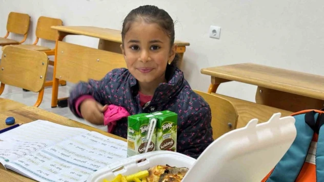 Mardin'de köy köy gezilip çocuklara 3 ayda 2 bin pizza dağıtıldı